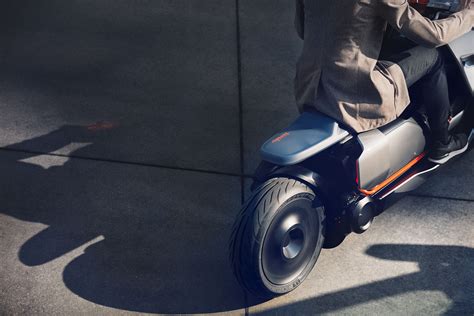 Bmw Concept Link Is A Zero Emission Scooter That Wants To Grow Up