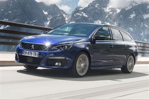 Après un début de carrière triomphant, la sochalienne 308 met à jour son allure, et ses équipements. Peugeot 308 SW GT Line (2018) review | CAR Magazine