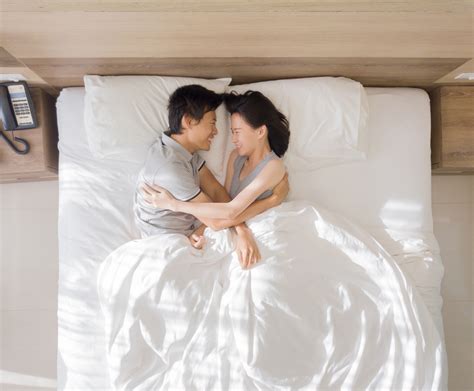 23 Couple Sleeping Positions And What They Say About The Relationship