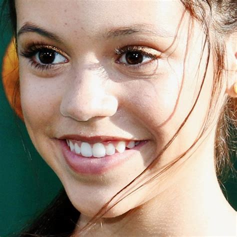 Jenna Ortega Makeup Black Eyeshadow Bronze Eyeshadow And Clear Lip