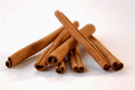 Cinnamon A Medicine And Spice Natural And Healthy Life Guide With