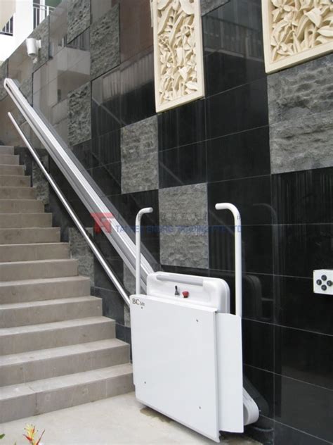 Commercial Wheelchair Stairlift Vertical Public Wheelchair Lift