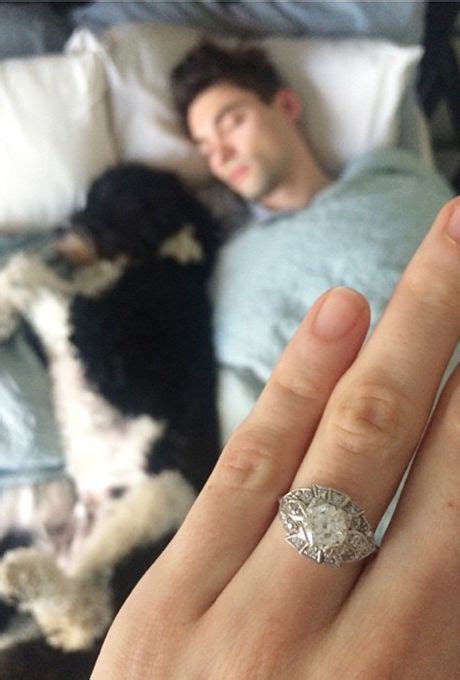 25 Breathtaking Poses For Diamond Engagement Ring Selfie