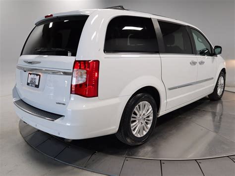 Pre Owned 2016 Chrysler Town And Country Limited Fwd Mini Van Passenger