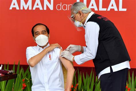 Lokasi sentralisasi vaksin sinovac di jakarta. COVID-19 : Jokowi Individu Pertama Terima Suntikan Vaksin Di Indonesia - M-Update