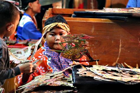 Cerita wayang bahasa jawa yang singkat, kumpulan cerita wayang dalam bahasa jawa ini menceritakan tentang kisah gatot koco, kaca, kisah pandowo arjuno. Awal Tahun 2020, Pepadi Blora Tampilkan Cerita Wayang ...
