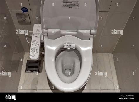 japanische toilette fotos und bildmaterial in hoher auflösung alamy