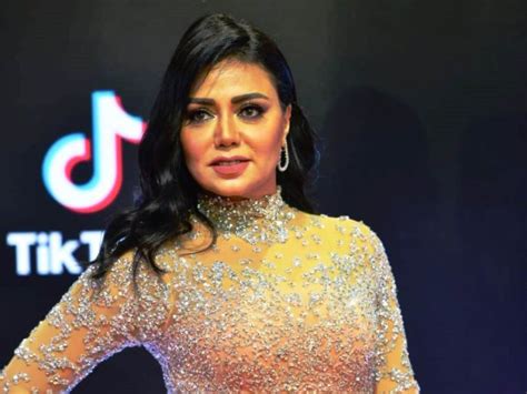 قصة مسلسل الانسة فرح فرح أسماء أبو اليزيد تعمل كـ جرسونة في إحدى الفنادق بجانب دراستها، تمر بحادث يغير مجرى حياتها. رانيا يوسف تلعب دور «الجدة» لأول مرة فى التليفزيون بسبب ...