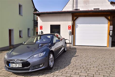 Tesla destination chargers are tesla wall connectors that tesla installed at hotels, parks, b&bs, restaurants, supermarkets, and other destinations. Tesla Destination Charger - Hotel Wender