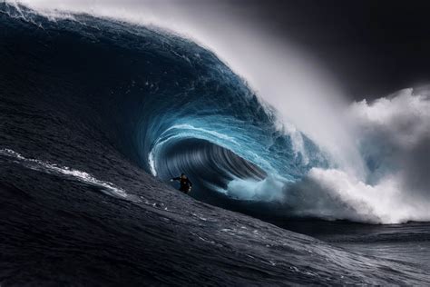 Dramatic Winning Pics Of The Surf Photo And Video Of The Year Contest
