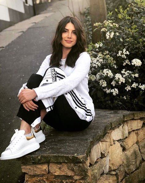 Söz dizisi söz dizi vikipedi söz dizi oyuncular söz dizi müziği indir mp3 söz dizi canlı izle söz dizi dragan'ın (sarp akkaya) derya'ya (deniz baysal) kurduğu tuzağı son anda fark eden yavuz (tolga. Söz'ün Savcı Derya'sı Deniz Baysal'ın meğer bir ikizi ...