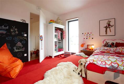 Ein eigenes podest bauen und unter dem podest verstecken wir das bett? Kinderzimmer mit Podest in 2020 | Schöner wohnen haus ...