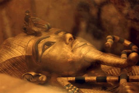 Egyptian King Tuts Coffin To Be Restored For The First Time After Its