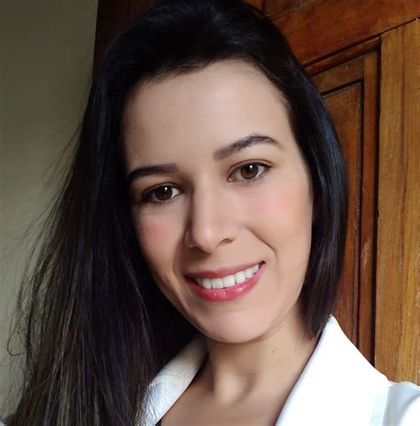 Camila Viana - Advogada e Consultora Jurídica