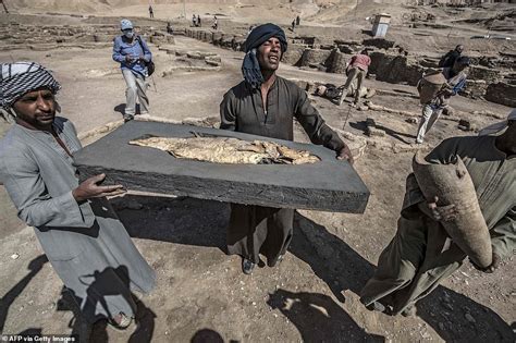 First Look Inside Egypt S Lost Golden City Pictures Show Remains Of 3 500 Year Old