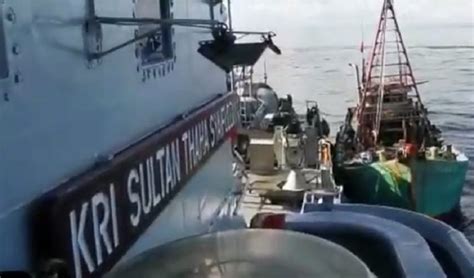 Kri Sultan Thaha Syaifuddin Tangkap Kapal Vietnam Pencuri Ikan Di Laut Natuna