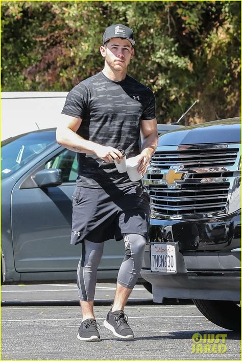 full sized photo of nick jonas shows off buff biceps at the gym 03 nick jonas kicks off his