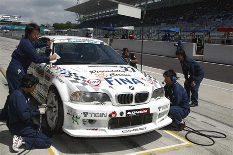 M3 e30 dtm je obkrožil stezo v samo 1 minuti in 9 sekundah, novinec pa v 1 minuti 13,1 sekunde. 日曜朝のフリー走行でST3クラストップタイムは、FINA ADVAN BMW M3 - 2010年スーパー耐久シリーズ第3戦 (鈴鹿サーキット) - Photo Gallery - モーター ...