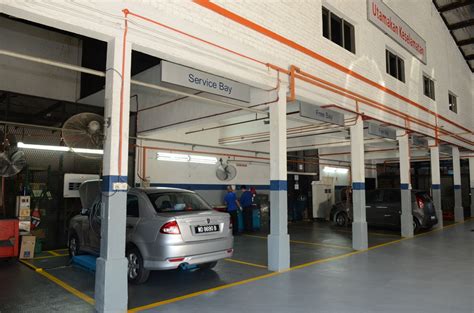 Proton edar's 4s centre at jalan chan sow lin has just reopened with the national carmaker's new and vibrant corporate image. Proton Edar Chan Sow Lin Kini Dengan Penampilan Segar ...