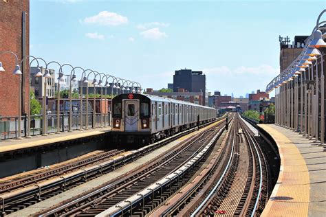 Mta New York City Subway Bombardier R142 5 Train Around The Horn Flickr