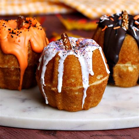 Easter mini bundt cakes from a cake mix are one of the easiest easter desserts you'll make this year. Mini Pumpkin Bundt Cakes | Walking On Sunshine Recipes