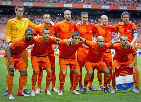 Frank de boer begins his reign as netherlands coach on wednesday hoping to continue the revival of an exciting dutch team following the departure of previous coach ronald koeman for barcelona. Netherlands Football Team Squad of 2014 FIFA World Cup ...