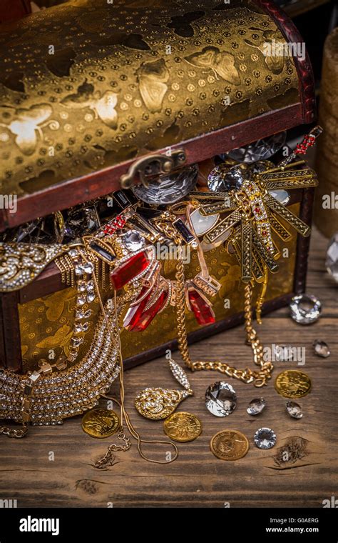 Open Treasure Chest Full Of Jewellery Stock Photo Alamy