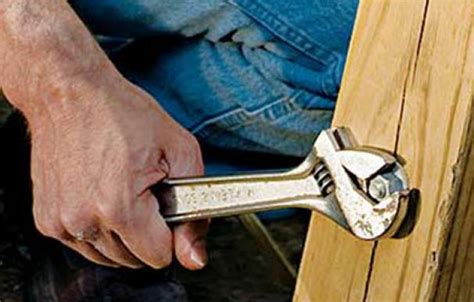 When you use a socket on a torque wrench there is no issue with standard use. How to Use an Adjustable Wrench