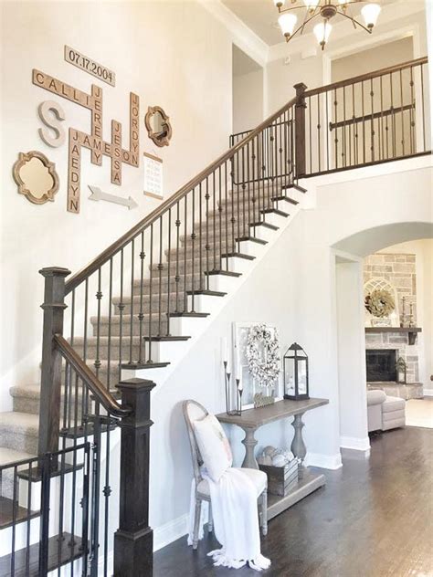10 Gallery Wall Ideas To Decorate Your Living Room In Style Stair