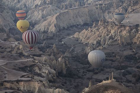 Kapadokya Da Ge En Y L Bin Turist Balon Turuna Kat Ld