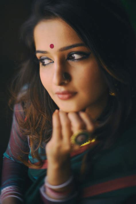 Pin By Krishnapriya Ks On Beautiful Faces Face Photography Girl Poses Beautiful Girl Indian