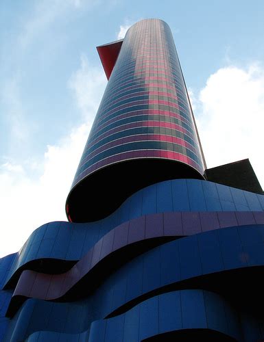 Opened in november 2001, it stands out as one of the city's rare spaces specially designed, architecturally and conceptually. TOmie DePoala - WriteWork