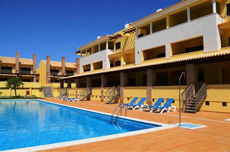 36 casas e apartamentos, urbanização pinhal do golfe, quarteira. Alquiler apartamento en Terracos do Pinhal, Algarve con ...
