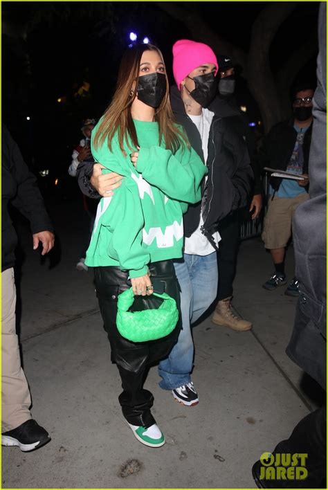 Full Sized Photo Of Kendall Jenner Hailey Justin Bieber Lakers Game 01