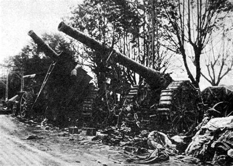 Truppe tedesche catturano numerosi soldati italiani in una trincea durante le fasi iniziali della battaglia. Pin su Grande Guerra - WW1