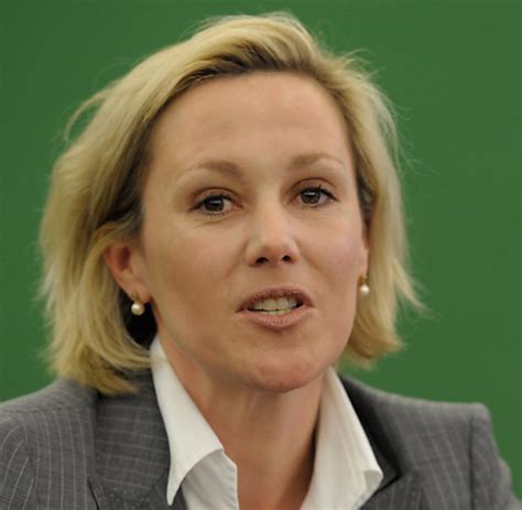 Alles was sie heute wissen müssen: Personalien: Bettina Wulff wehrt sich gegen Rufmord - WELT