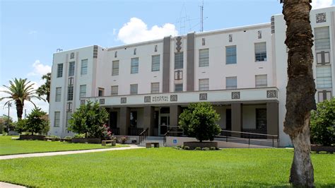Filerefugio County Memorial Hospital Texas July 2014 Wikimedia