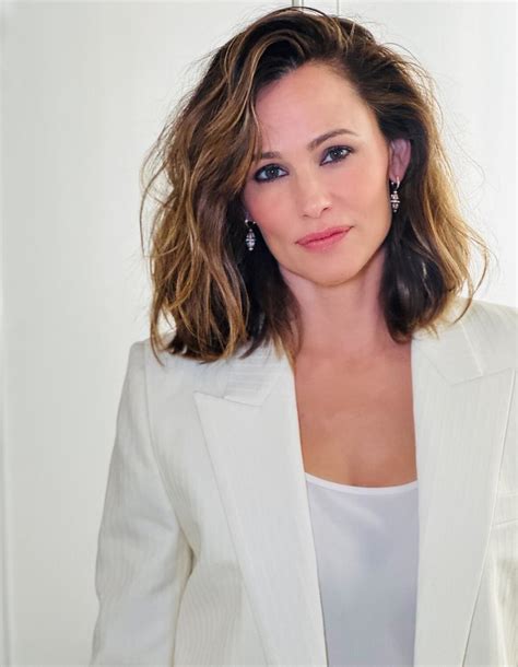 See Jennifer Garner S Major New Haircut All About Her Jen G For Gen Z Lob Exclusive Holyvip