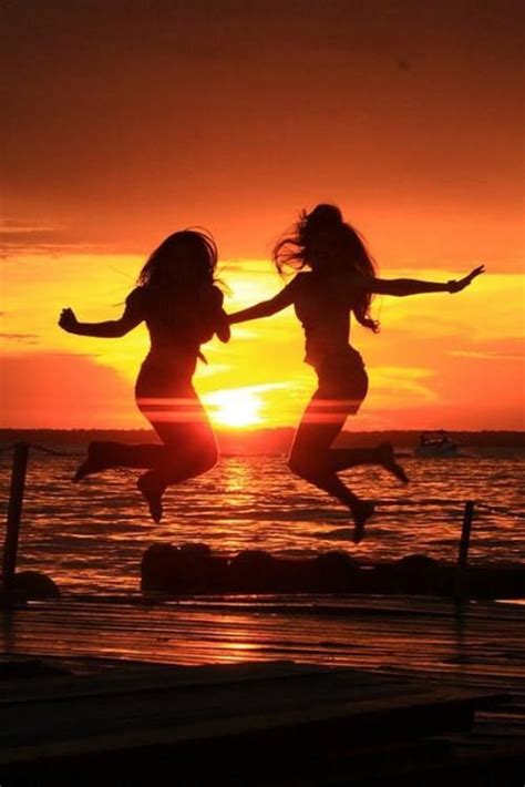 Great Picture For Best Friends Or Sisters Beach Pictures Photo