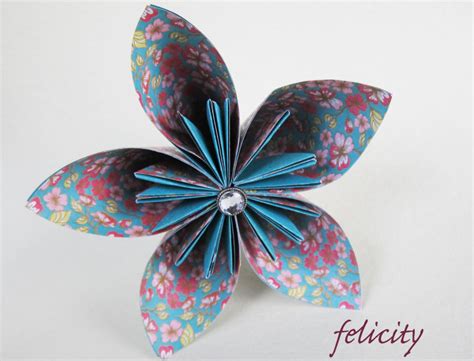 Cara mudah membuat origami bunga tulip yang cantik untuk hiasan. Cara Mudah Membuat Bunga dari Kertas | Ragam Kerajinan Tangan