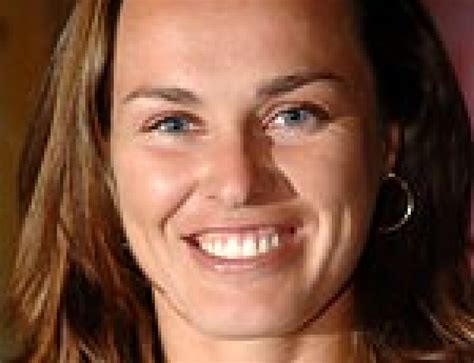 martina hingis comes out of retirement