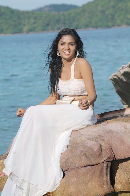 Image Mall Actress Sunaina Yathumagi Hot Stills Yathumagi Sunaina