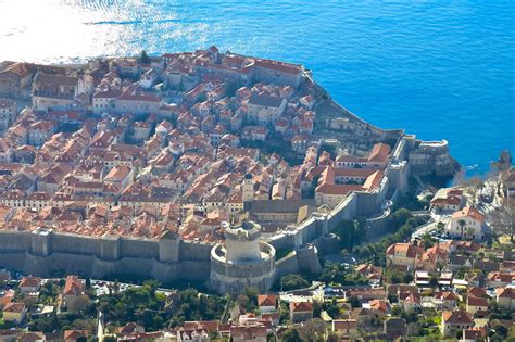 Die bokar festung wurde zur verteidigung der stadt vom meer her errichtet; Stadtmauern von Dubrovnik, Kroatien | Franks Travelbox