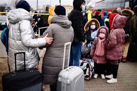 Біженці з України отримали право жити в ЄС протягом х років