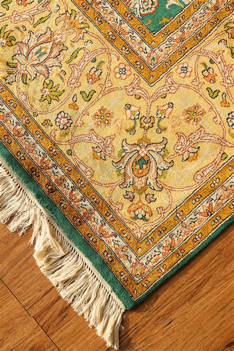 Living Room Natural Pure Silk Carpet Persian Lineage Design
