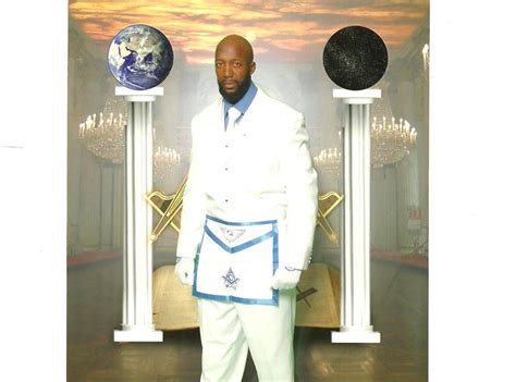 That Sure Looks Like Trayvon Martins Dad Tracy Martin In Freemason