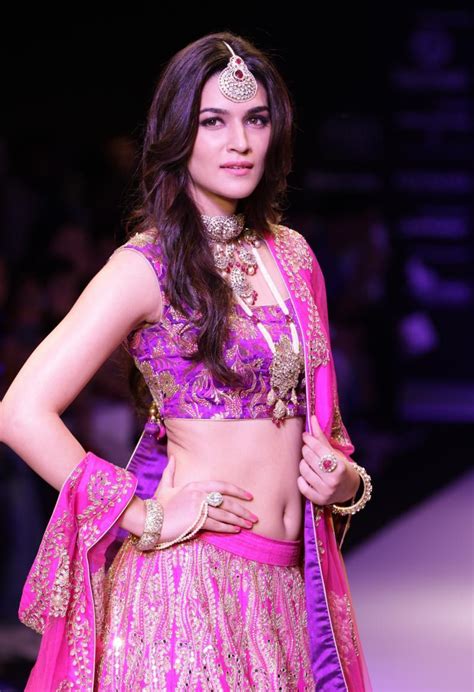 High Quality Bollywood Celebrity Pictures Kriti Sanon Super Sexy Navel Show On The Ramp At Iijw