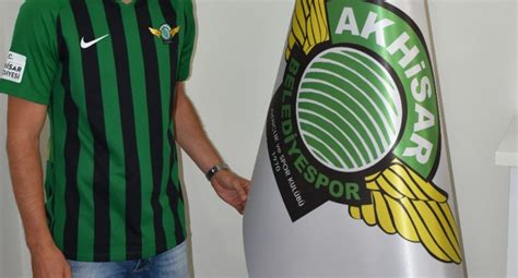 Transfer yasağı nedeniyle 7 yeni transferinden ergin keleş ve uğur arslan kuru'ya henüz lisans çıkaramayan akhisarspor yönetiminin oyuncuların lisanslarını maç saatine kadar alması bekleniyor. Akhisarspor'dan 9 transfer