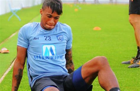 Check out his latest detailed stats including goals, assists, strengths & weaknesses and match ratings. Yannick Djaló triste em dia de aniversário - MoveNotícias