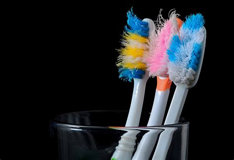 11 Mistakes To Avoid While Brushing Teeth Toothbrush Mouthwash Floss And Dental Care Tips